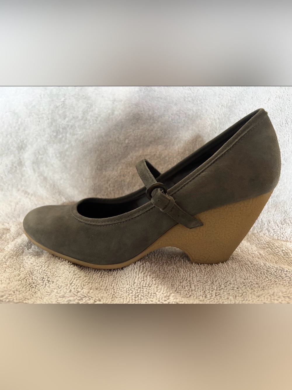 Aerosoles Gray Women’s Suede Mary Jane Wedge Pump Size 7.5 EUC